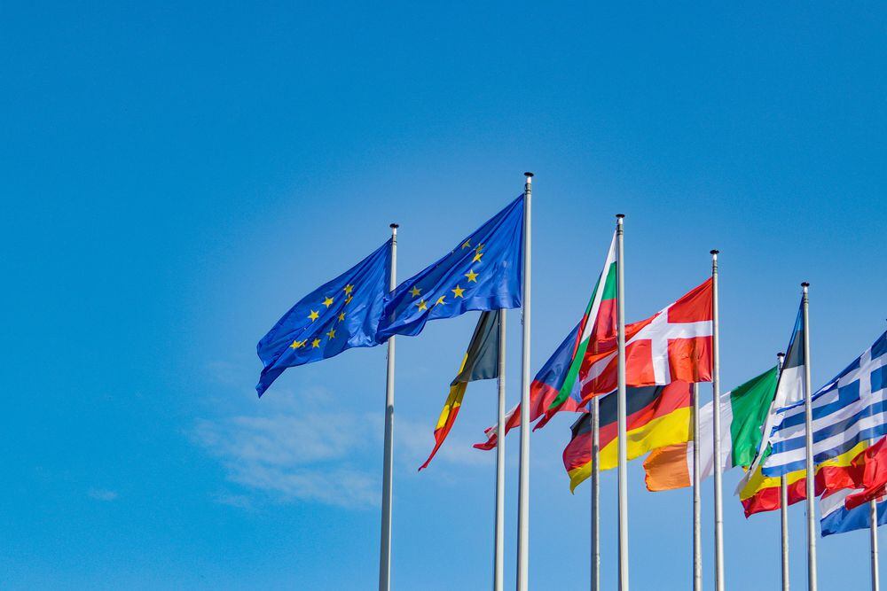 UE posterga reglas de lavado verde para gestores de fondos