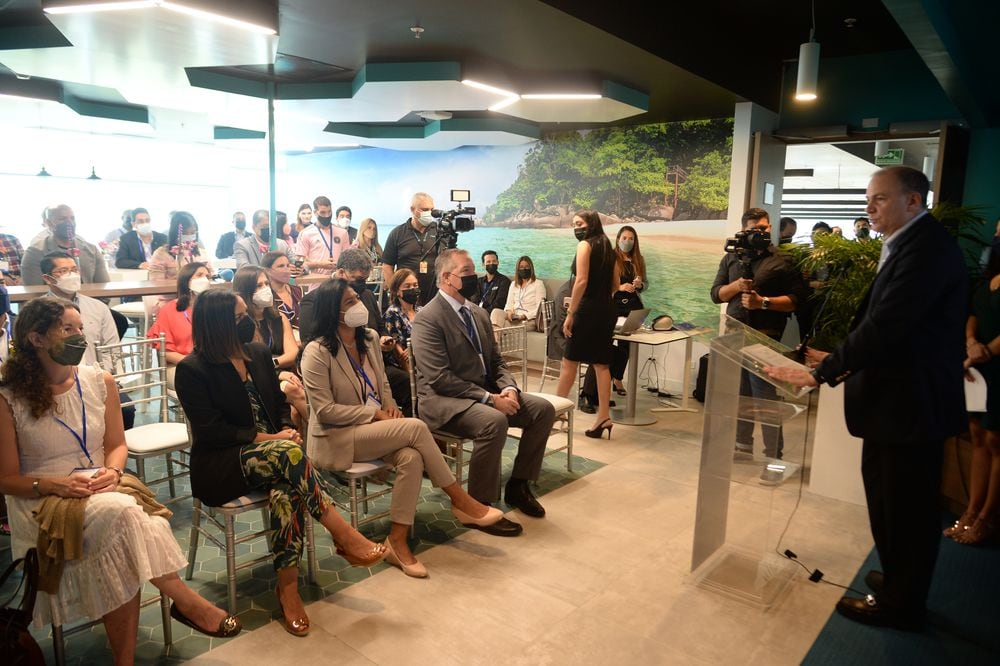 AES Panamá inaugura un laboratorio de  innovación con la última tecnología